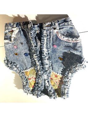 Vintage Chic USA High-Waisted Denim Shorts With Ruffles & Patchwork Details Peti